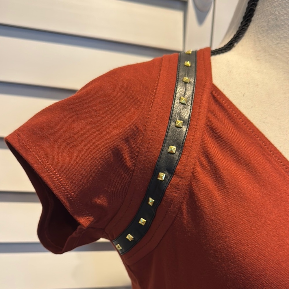 Carmen Marc Valvo NWT V-Neck with gold studs and Leather trim Midi Dress. - Picture 4 of 10